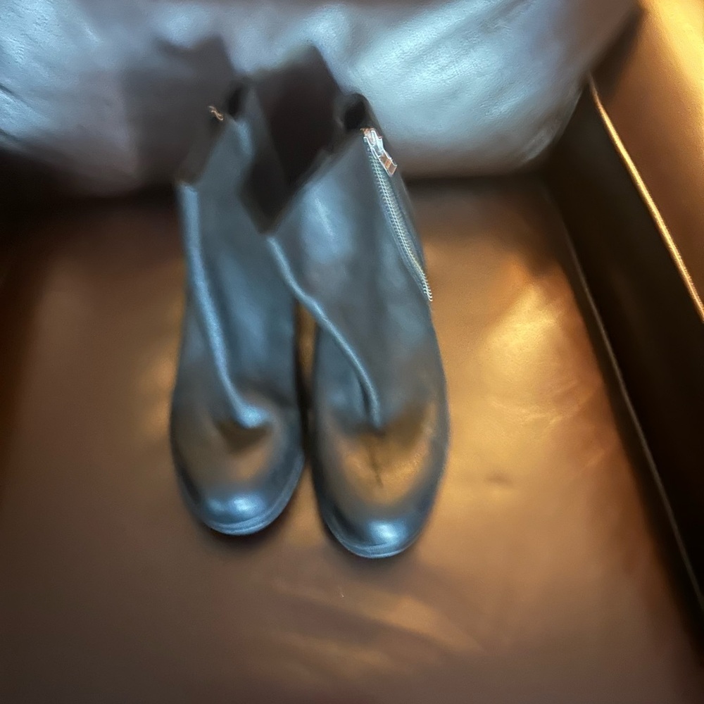 Sorreal ankle boots never worn